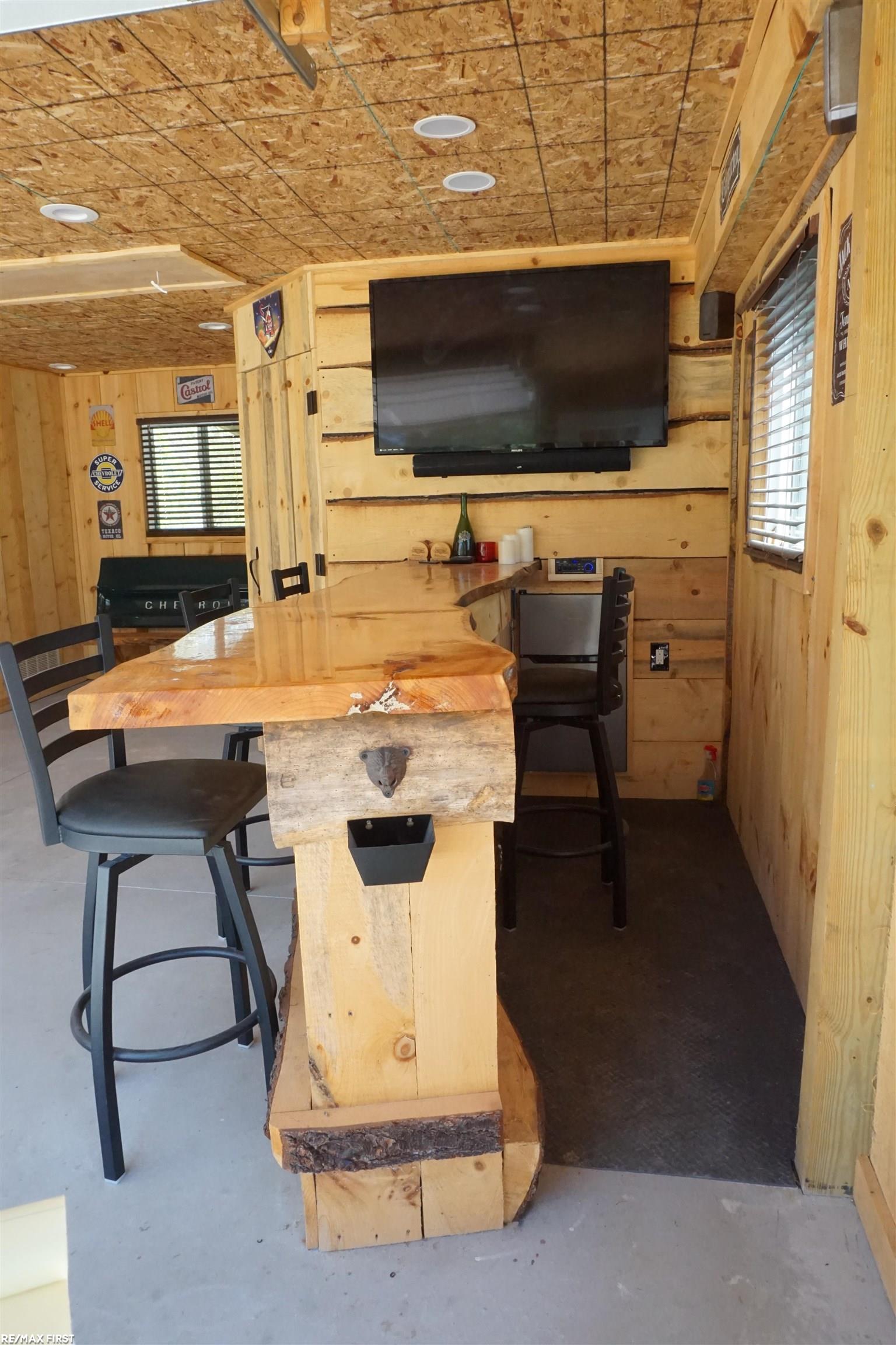2138 Long Road Beaverton, MI 48612 - Photo 9 of 38 50175027-f7964922-2208-4538-9720-05651f9859bb.JPG