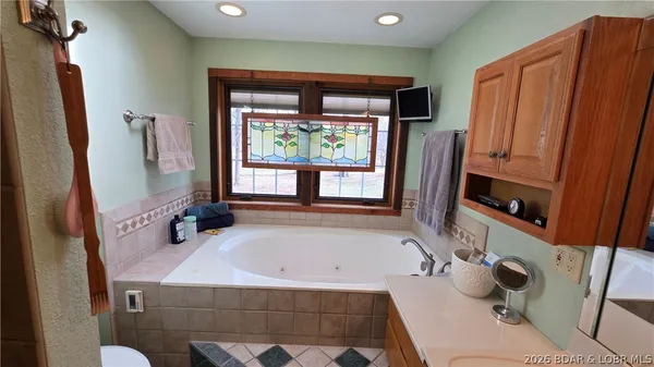 $1,900,000 | 16450 Hwy Yy, Versailles, MO 65084