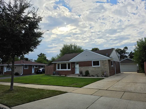 $3,600 | 9104 Oleander Avenue, Morton Grove, IL 60053