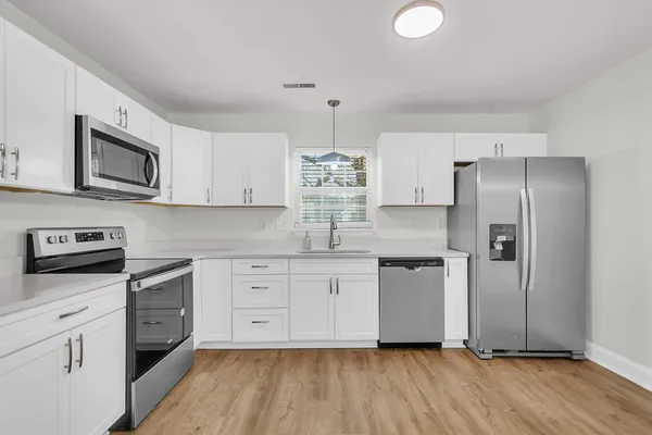 $2,900 | 738 Spark Street, Mount Pleasant, SC 29464