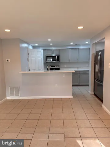 $2,300 | 4303 Pembrook Village Drive, Unit 15, Alexandria, VA 22309