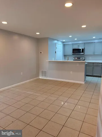 $2,300 | 4303 Pembrook Village Drive, Unit 15, Alexandria, VA 22309