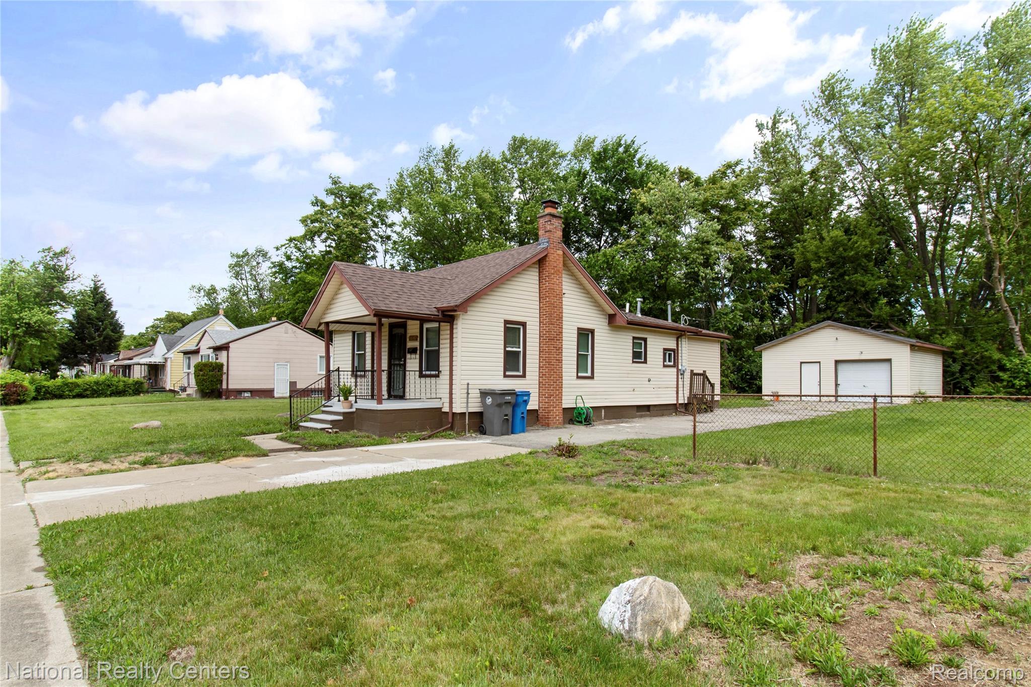 26862 Yale Street Inkster, MI 48141 - Photo 4 of 34 IMG_2893.jpg