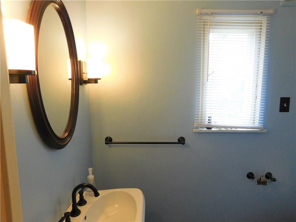 136 Crescent Hills Road Pittsburgh, PA 15235 - Photo 10 of 25 Gallery Image 10