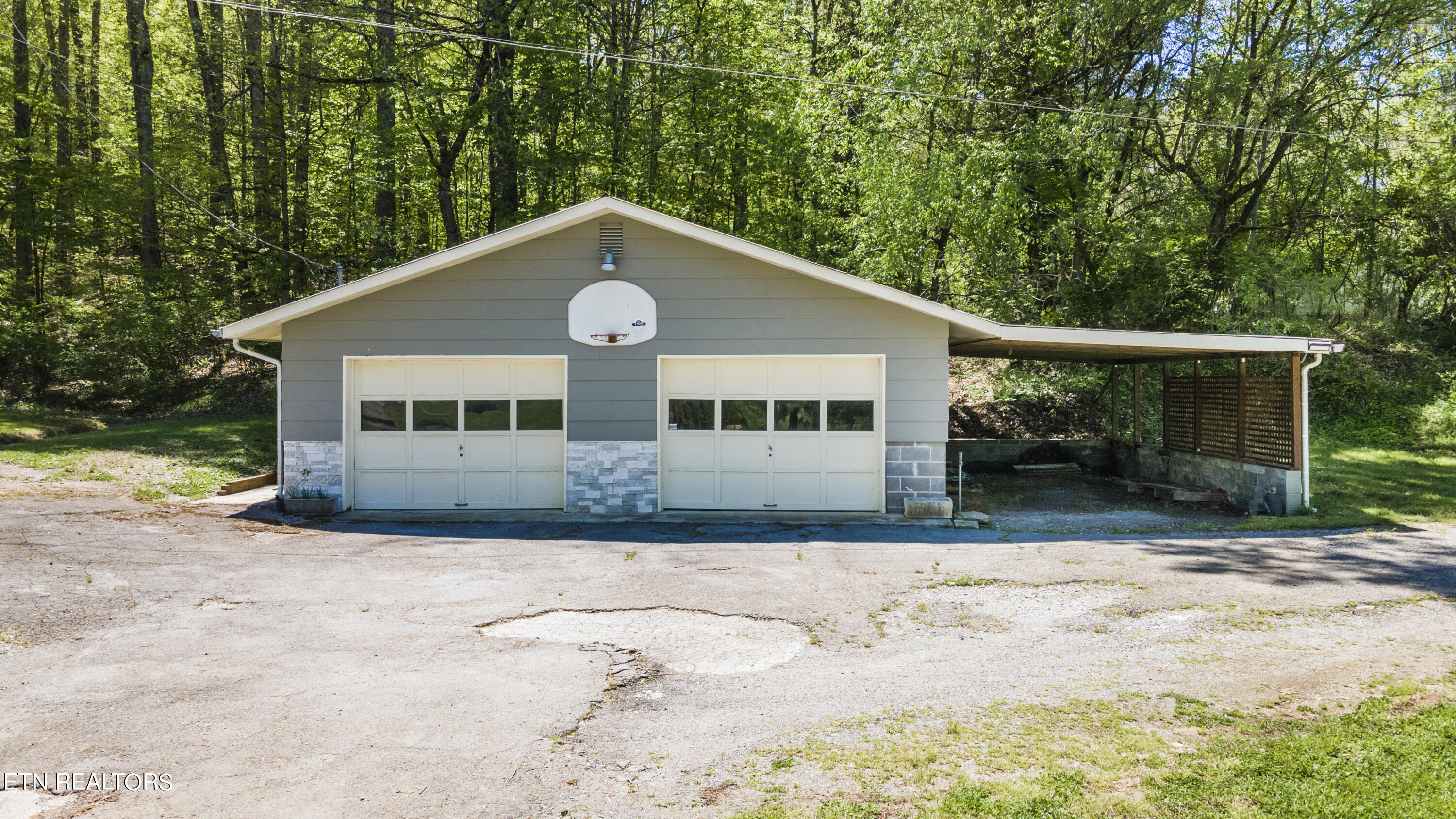 1900 Hopewell Road Knoxville, TN 37920 - Photo 19 of 26 22-1900HopewellRdcarport