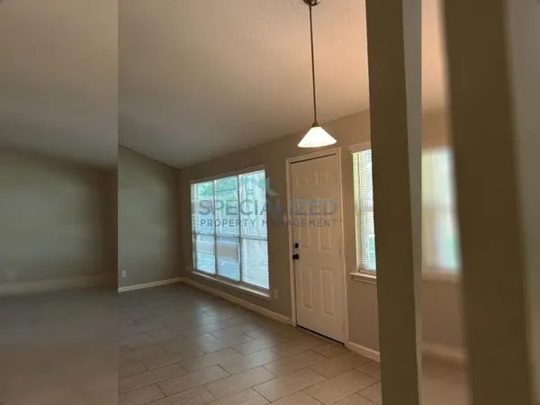 a view of a house with backyard and garden