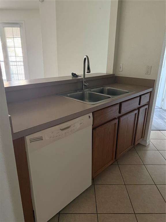 3051 Greystone Loop, Unit 304 Kissimmee, FL 34741 - Photo 12 of 32 a close view of sink and tap