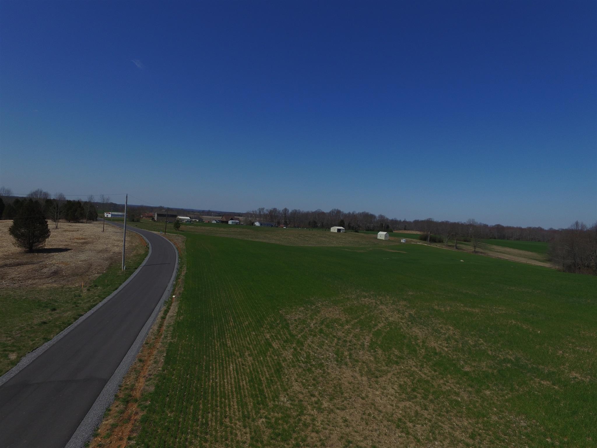5 East Carter Road Portland, TN 37148 - Photo 1 of 11 a view of a ocean from a balcony