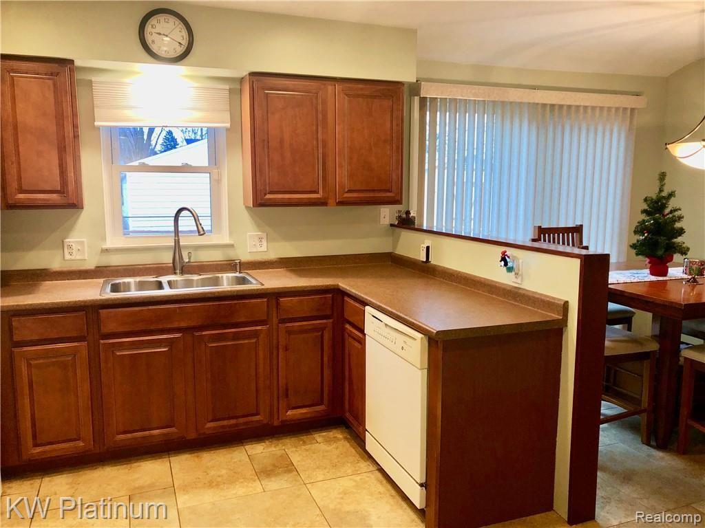2812 Riverside Drive Port Huron, MI 48060 - Photo 14 of 36 IMG_5371.jpg