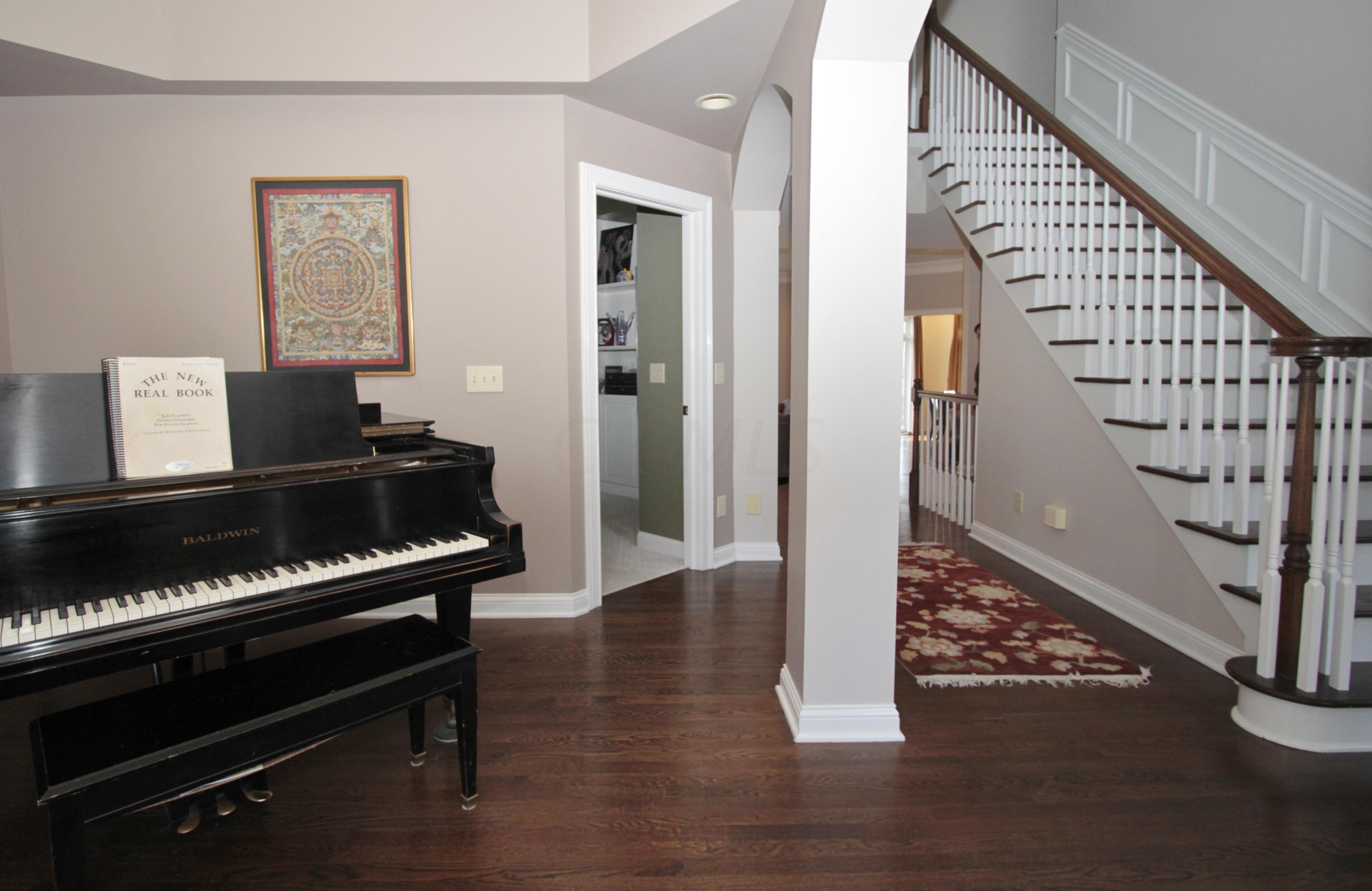 430 Shale Ridge Court Powell, OH 43065 - Photo 6 of 51 Gallery Image 6
