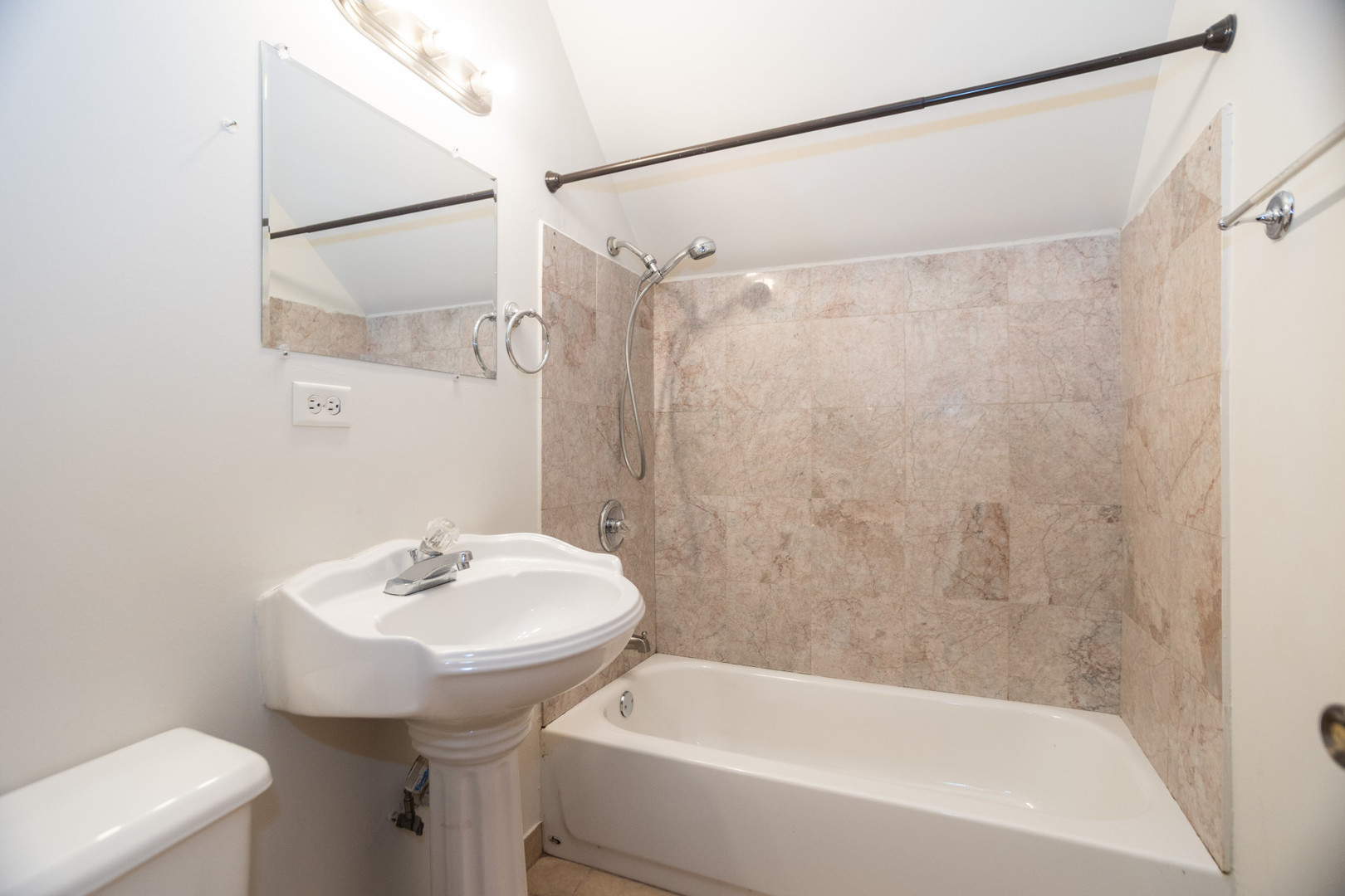 2235 North Tripp Avenue Chicago, IL 60639 - Photo 12 of 20