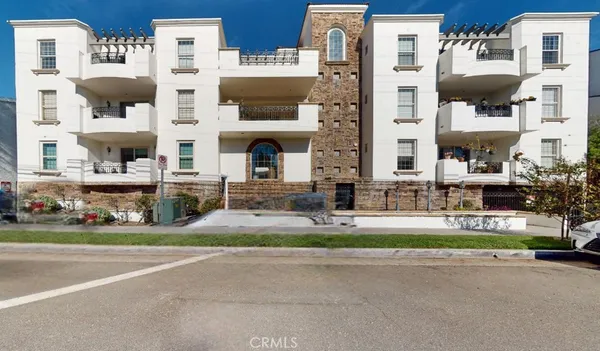 $779,000 | 12407 Moorpark Street, Unit 301, Studio City, CA 91604