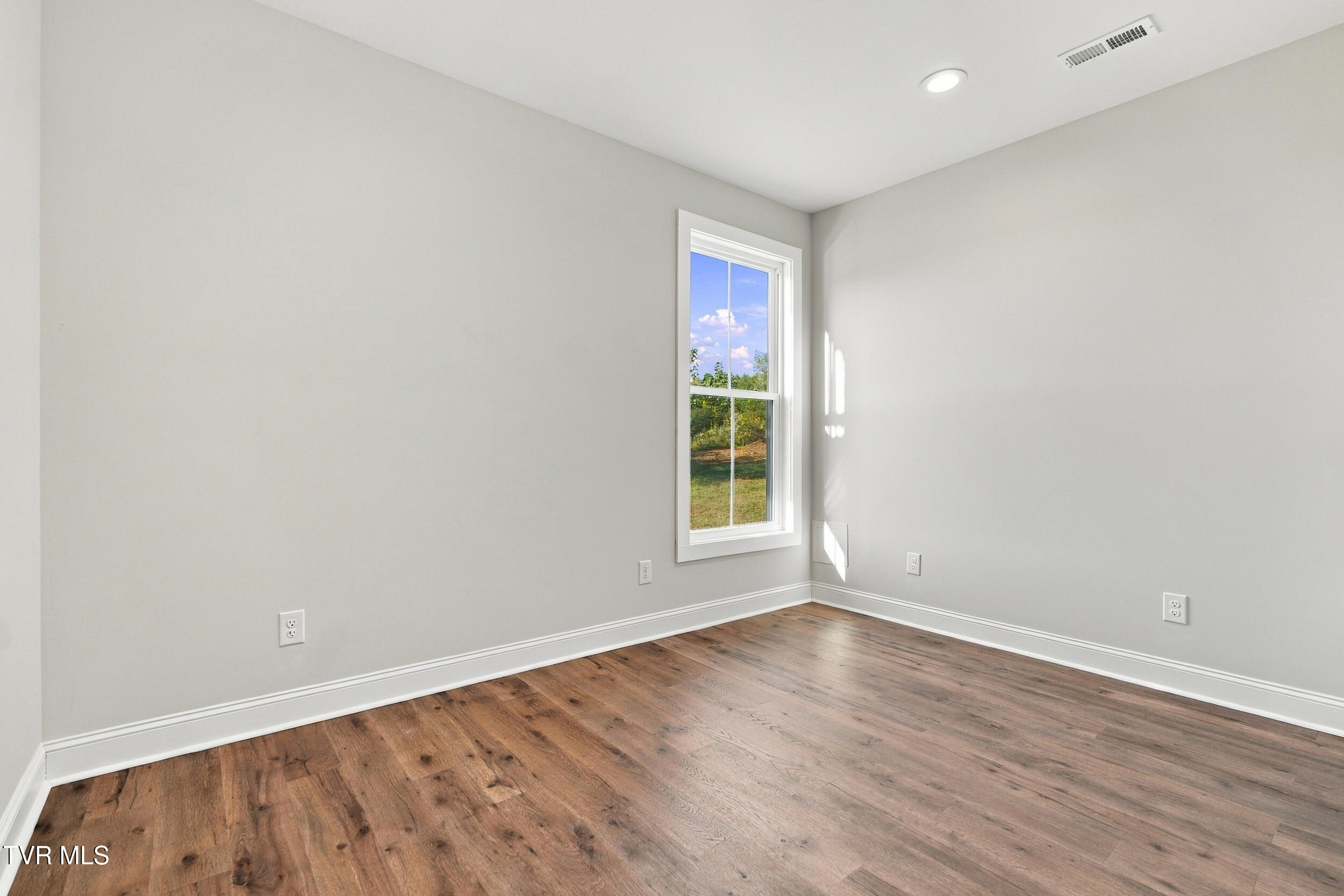 880 Granby Road Kingsport, TN 37660 - Photo 40 of 62 40_880 granby rd-56