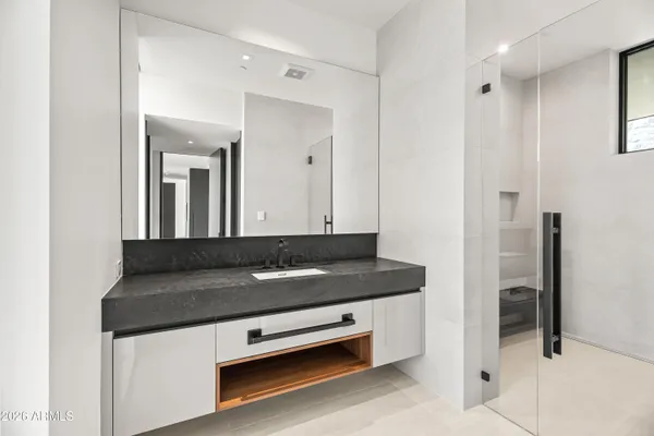 $15,000,000 | 5002 East Valle Vista Way, Paradise Valley, AZ 85253