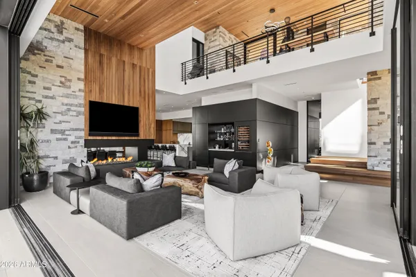 $15,000,000 | 5002 East Valle Vista Way, Paradise Valley, AZ 85253