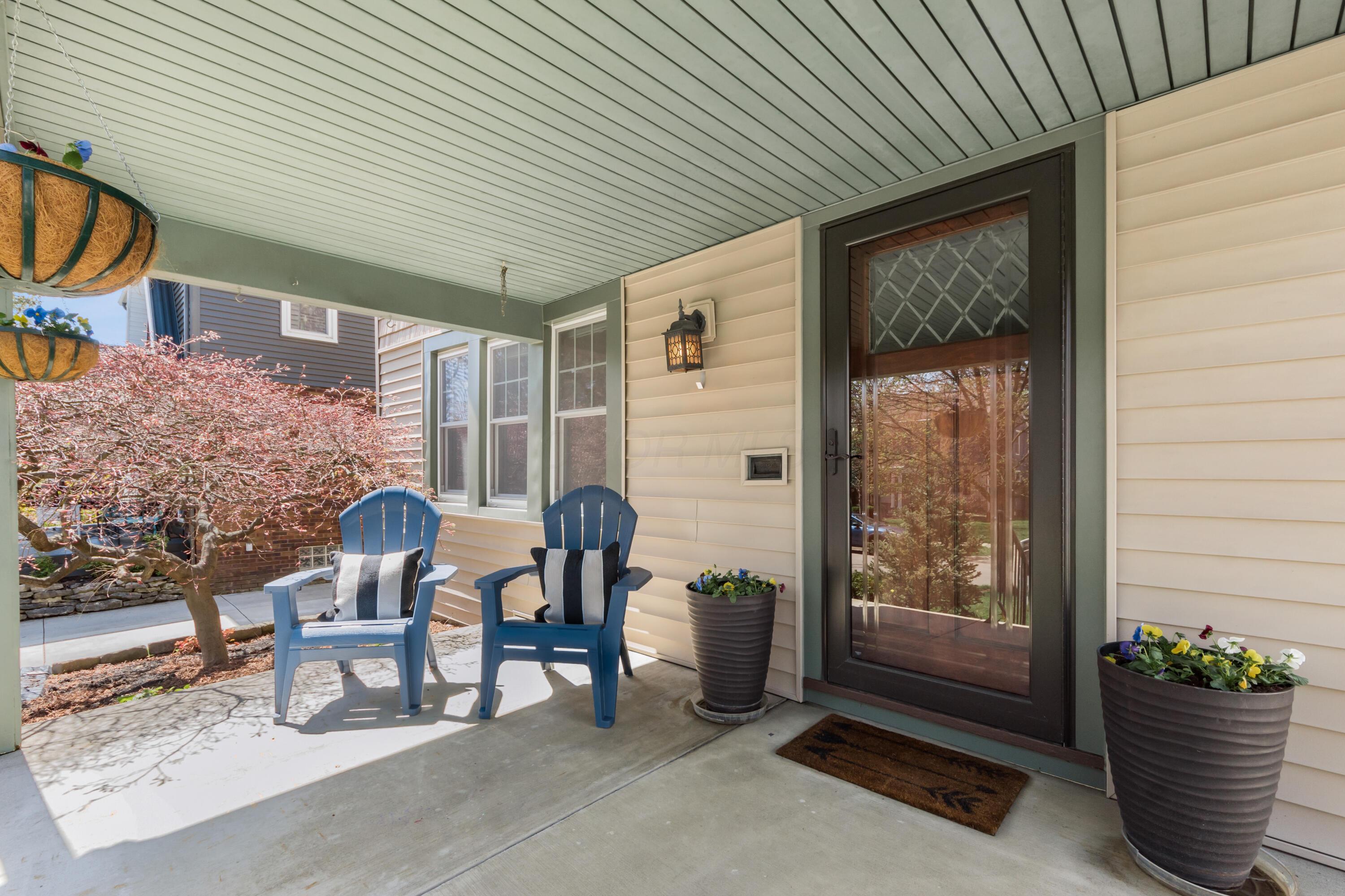 829 Vernon Road Columbus, OH 43209 - Photo 3 of 40 Welcoming front porch!