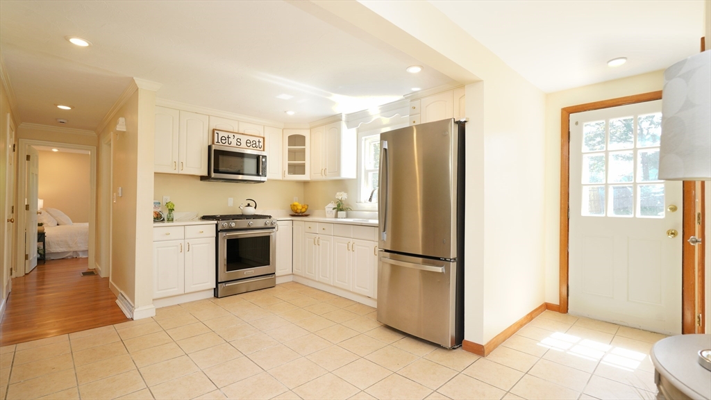 7 Acorn Place Franklin, MA 02038 - Photo 5 of 41 Gallery Image 5