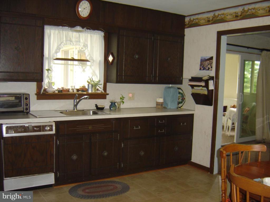 302 Old Delp Road Lancaster, PA 17601 - Photo 4 of 12 Gallery Image 4