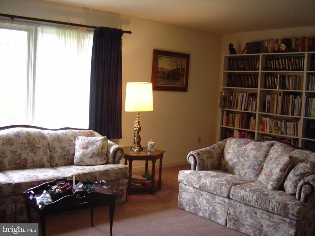 302 Old Delp Road Lancaster, PA 17601 - Photo 6 of 12 Gallery Image 6
