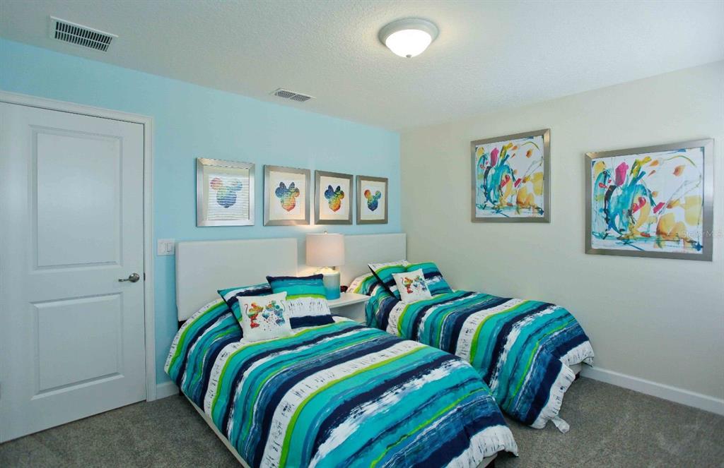 4839 Kings Castle Circle Kissimmee, FL 34746 - Photo 2 of 20 a bedroom with two beds and painting on the wall