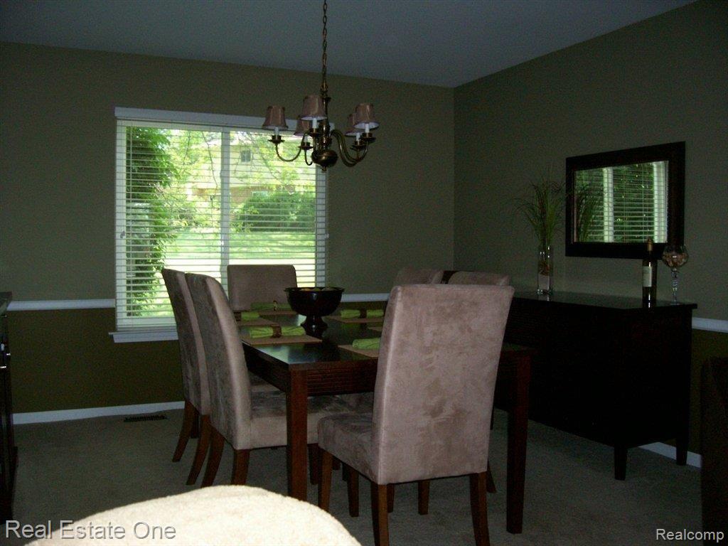 896 Darwin Pl Drive Rochester, MI 48307 - Photo 8 of 24 Dining room