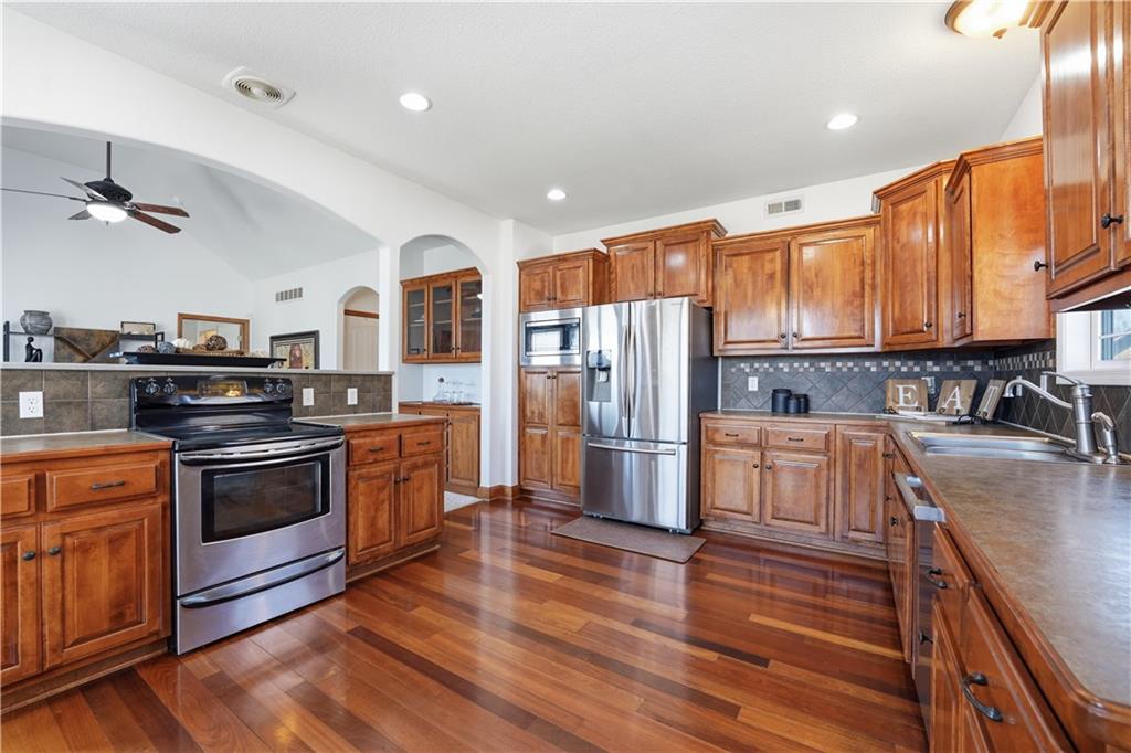 709 Bluestem Court Raymore, MO 64083 - Photo 12 of 40