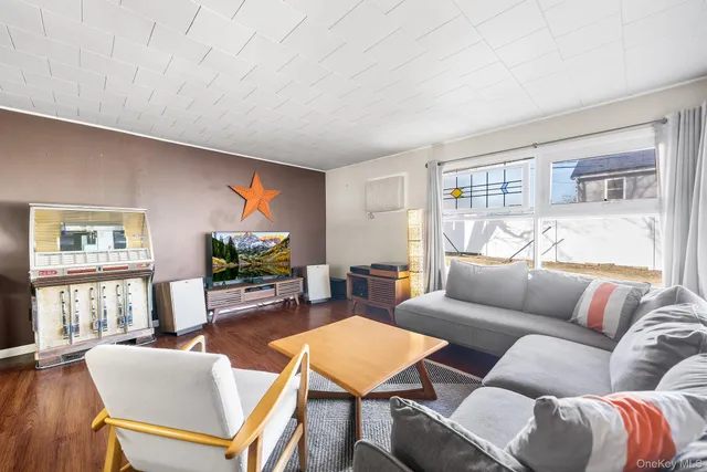 $699,000 | 111 Stirrup Lane, Levittown, NY 11756