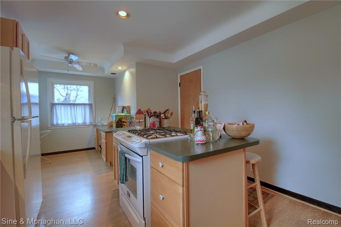 319 Lothrop Road Grosse Pointe, MI 48236 - Photo 10 of 29 12-Kitchen 3rd View.jpg