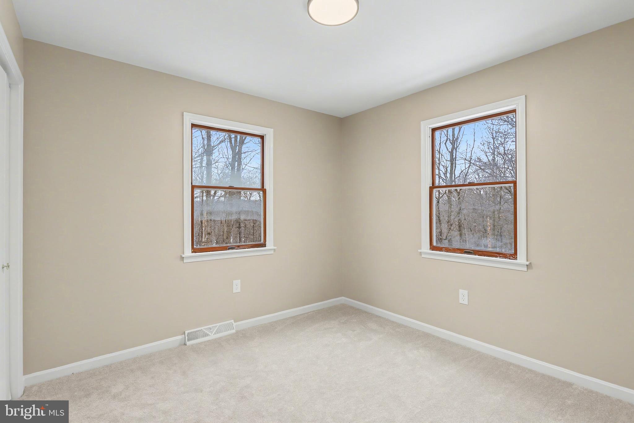 175 Timber Lane Lebanon, PA 17042 - Photo 27 of 39 an empty room with a window