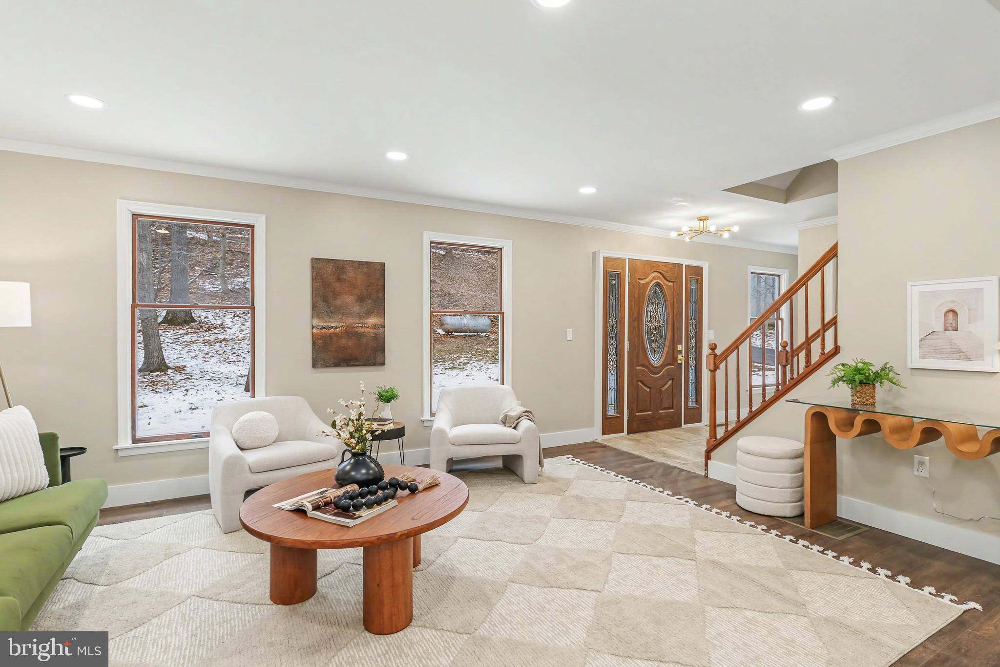 175 Timber Lane Lebanon, PA 17042 - Photo 4 of 39 a living room with furniture and a potted plant