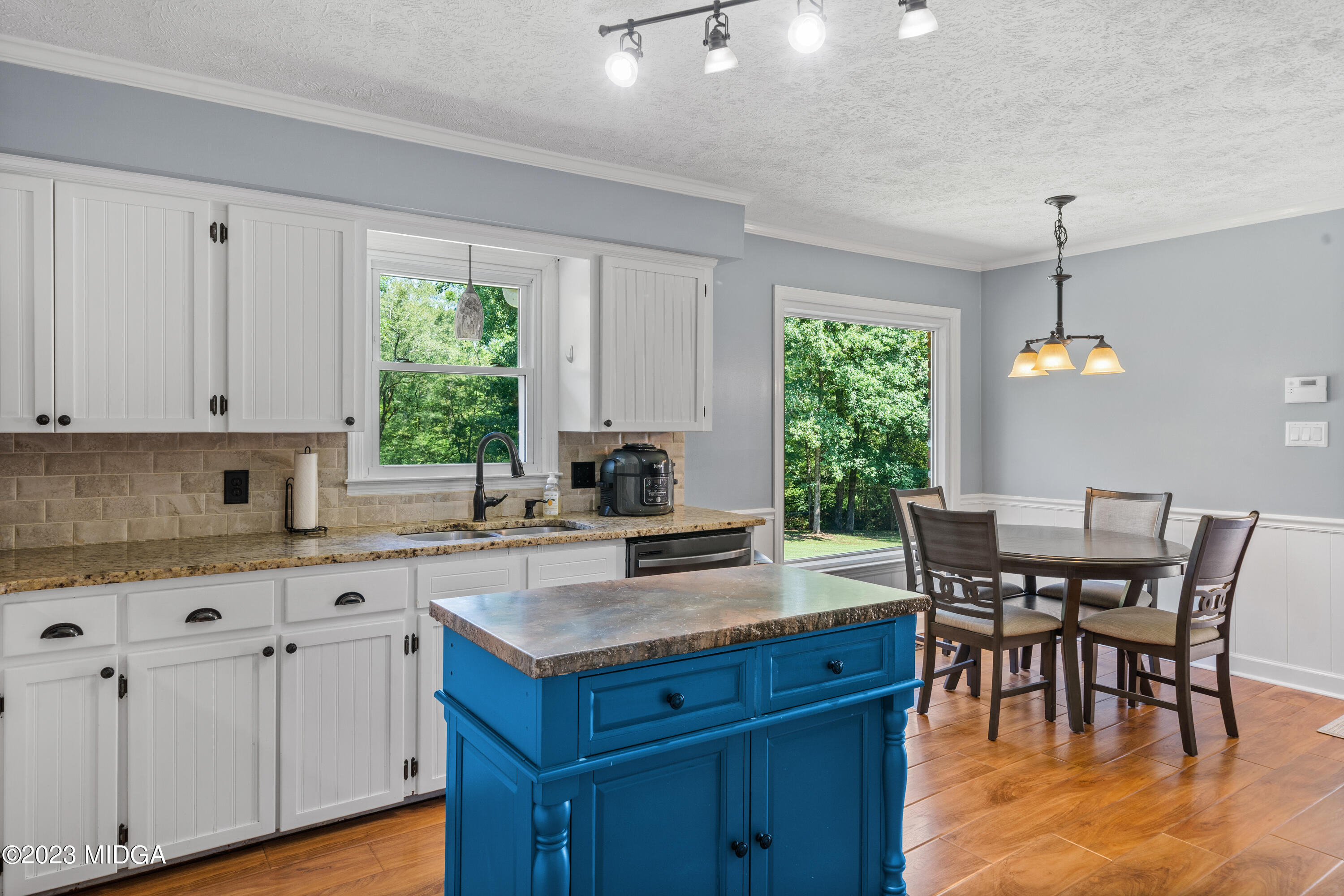 421 Plantation Road Gray, GA 31032 - Photo 4 of 31 a kitchen with a table chairs sink and cabinets