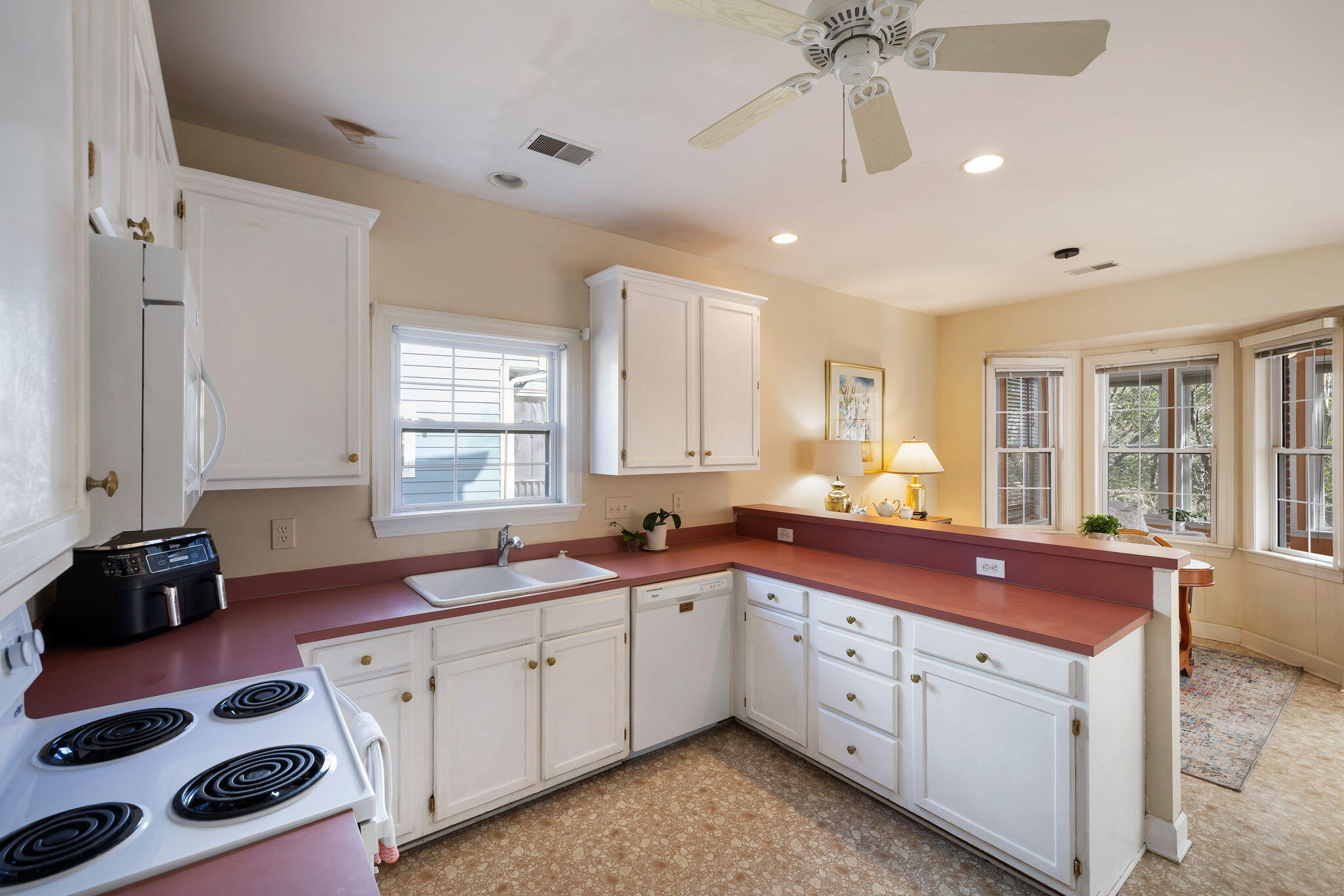 718 High Battery Circle Mount Pleasant, SC 29464 - Photo 11 of 45 Kitchen