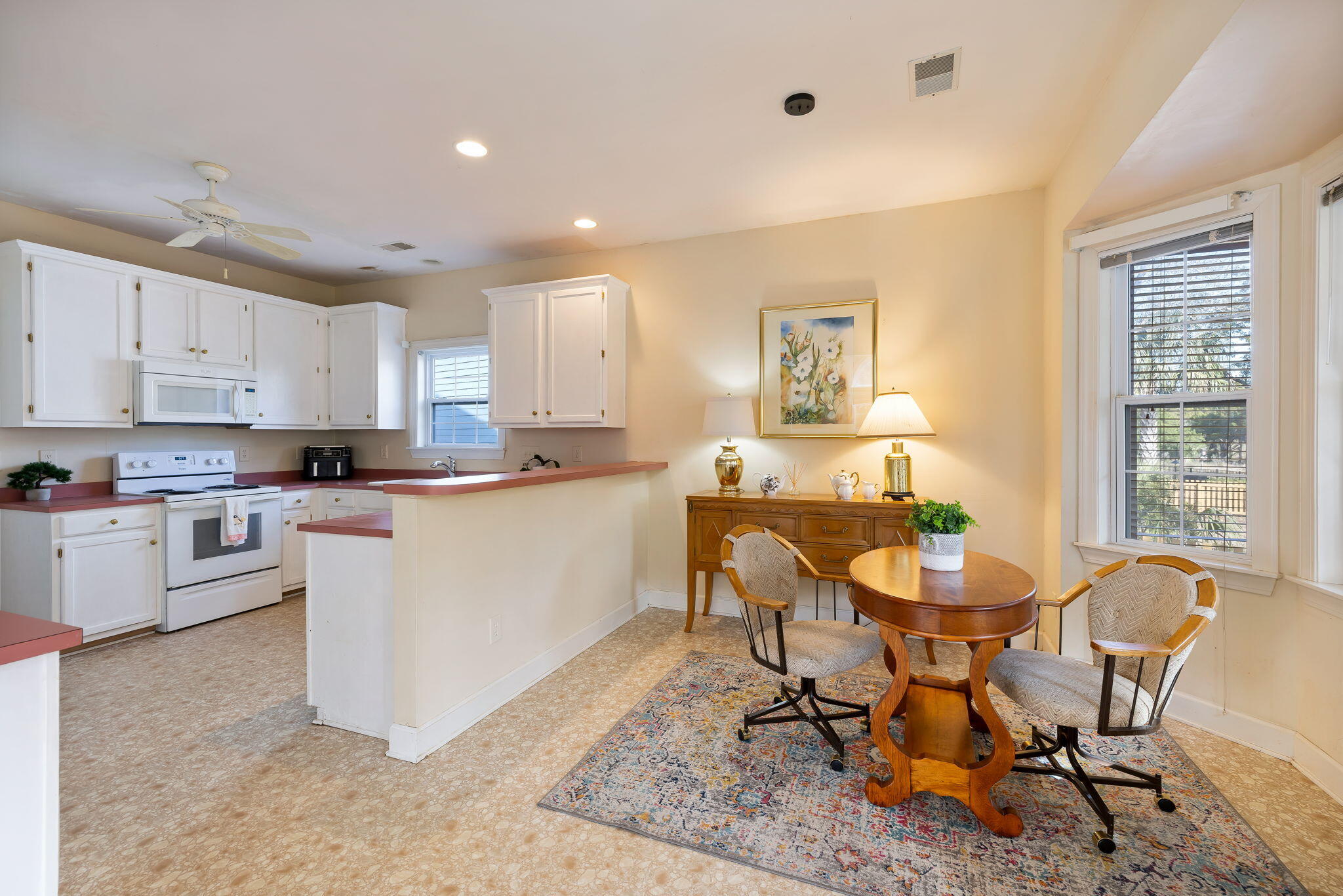 718 High Battery Circle Mount Pleasant, SC 29464 - Photo 12 of 45 Breakfast Area