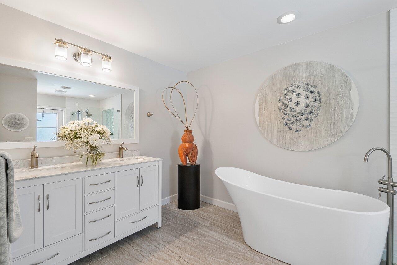 952 Northwest 8th Street Boca Raton, FL 33486 - Photo 18 of 43 Primary Bath