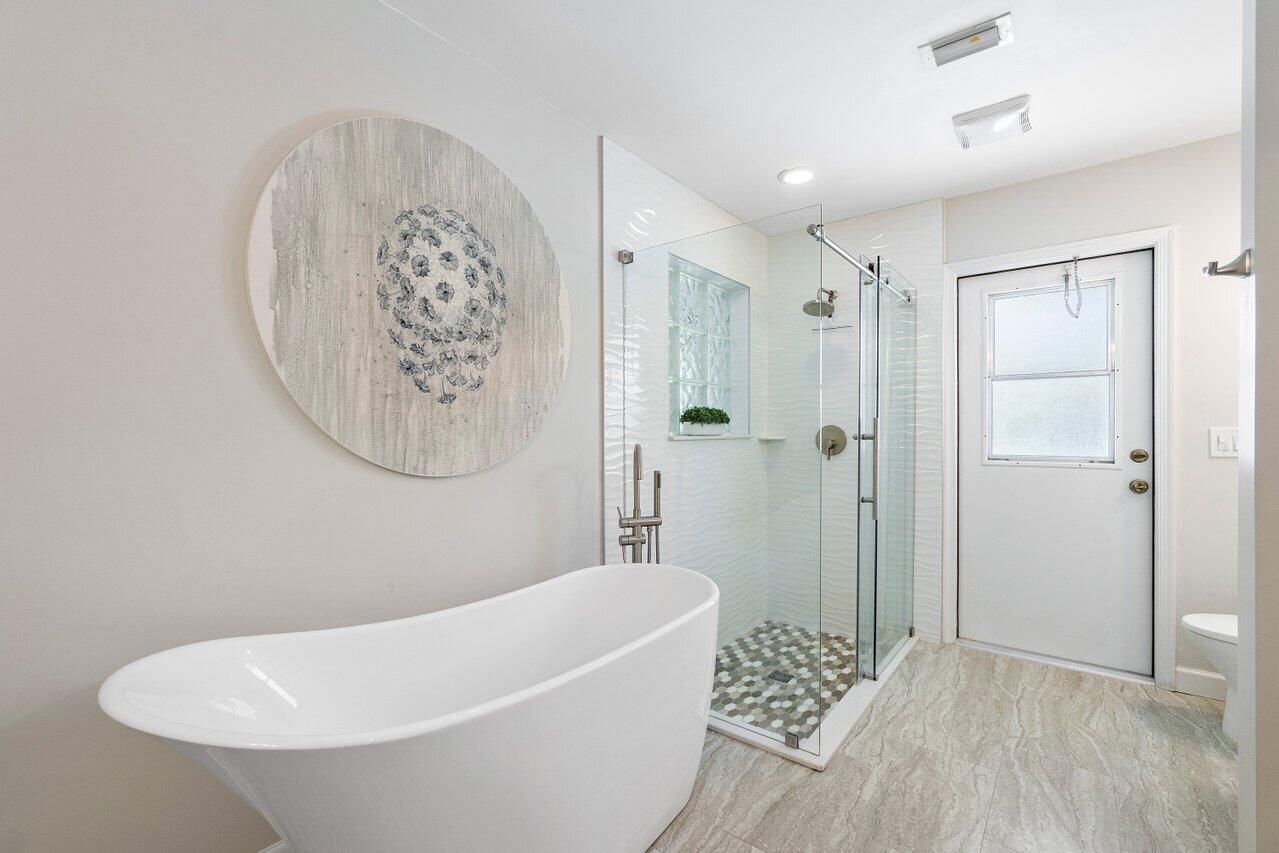 952 Northwest 8th Street Boca Raton, FL 33486 - Photo 19 of 43 Primary Bath