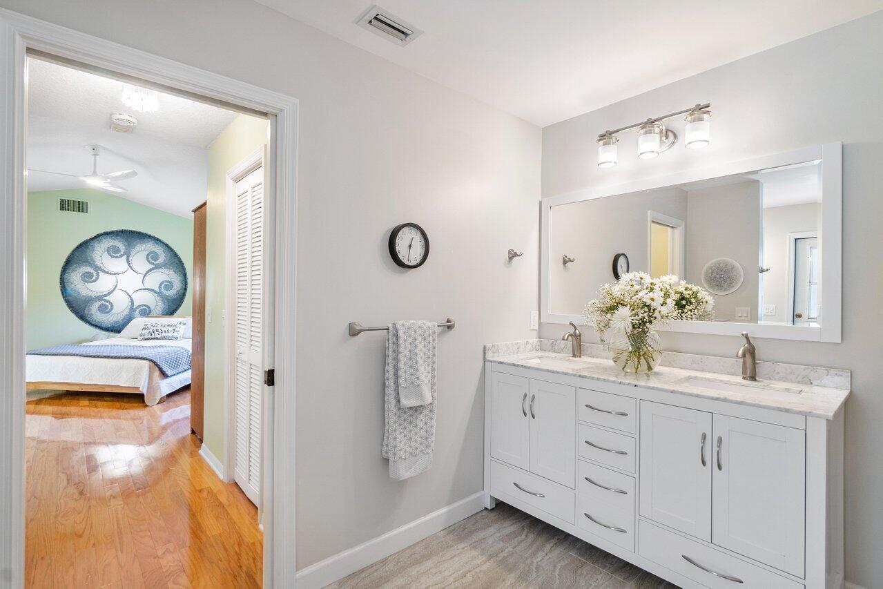 952 Northwest 8th Street Boca Raton, FL 33486 - Photo 21 of 43 Primary Bath