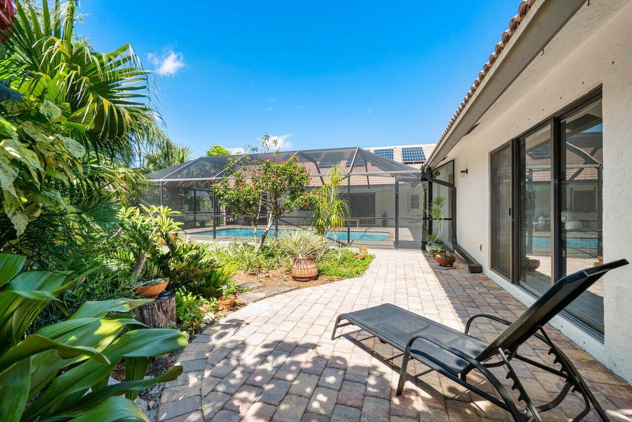 952 Northwest 8th Street Boca Raton, FL 33486 - Photo 39 of 43 Back Garden