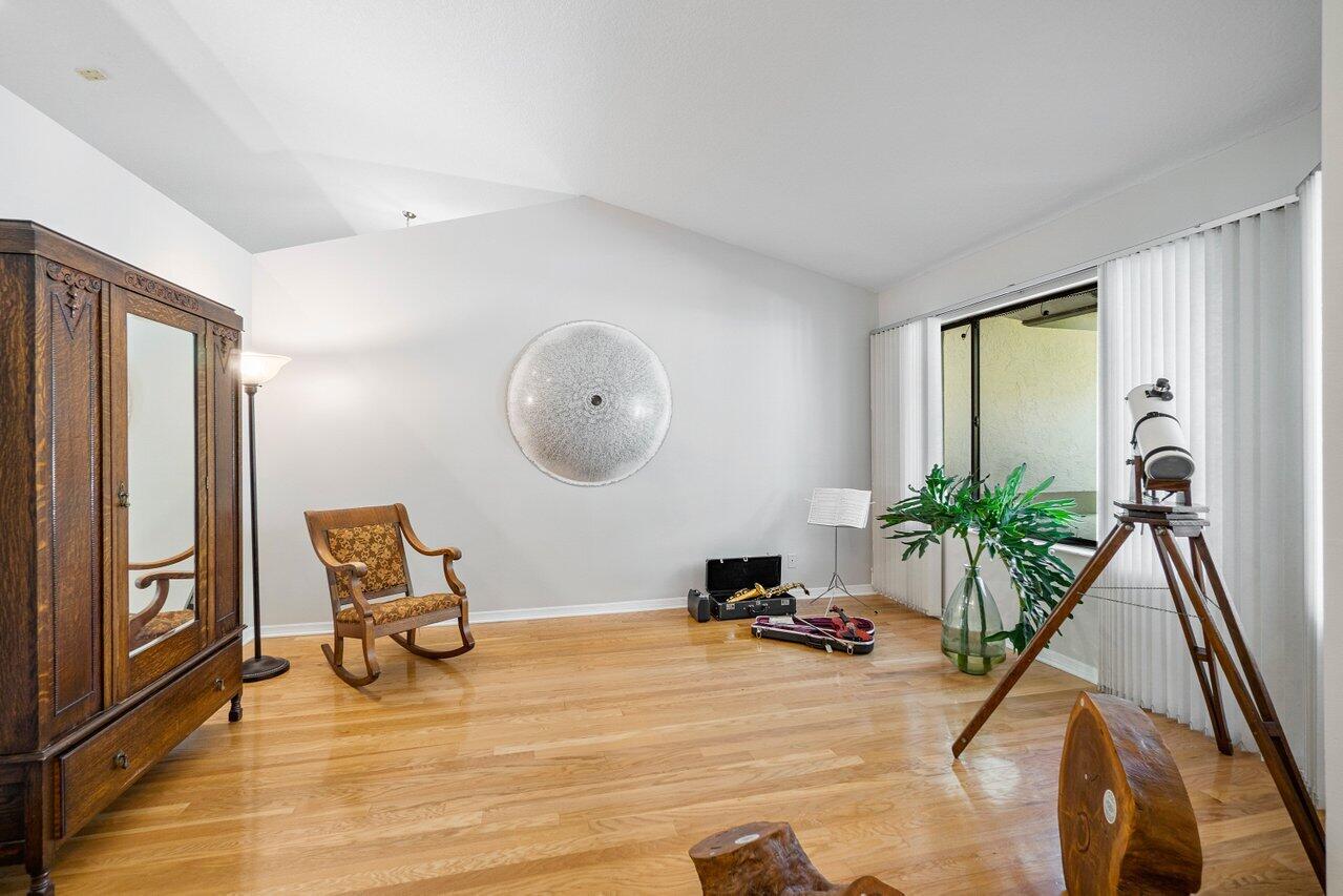 952 Northwest 8th Street Boca Raton, FL 33486 - Photo 5 of 43 Living Room