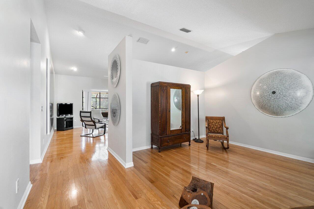 952 Northwest 8th Street Boca Raton, FL 33486 - Photo 7 of 43 Living Room