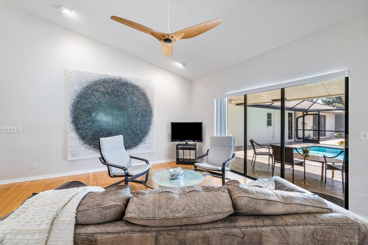 952 Northwest 8th Street Boca Raton, FL 33486 - Photo 9 of 43 Family Room