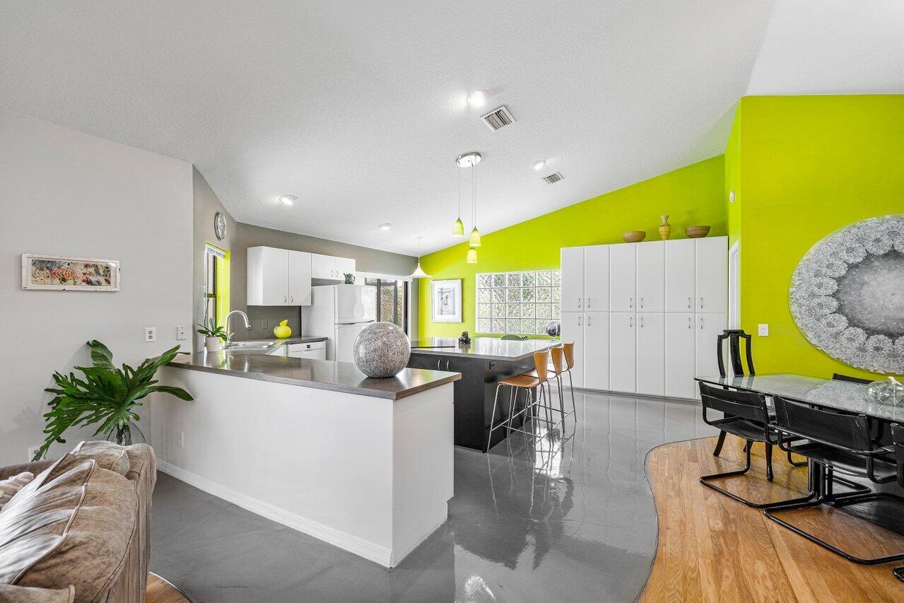 952 Northwest 8th Street Boca Raton, FL 33486 - Photo 10 of 43 Kitchen