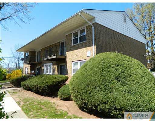 199 Evergreen Road, Unit 13B Edison, NJ 08837 - Photo 1 of 16 a front view of a house with garden