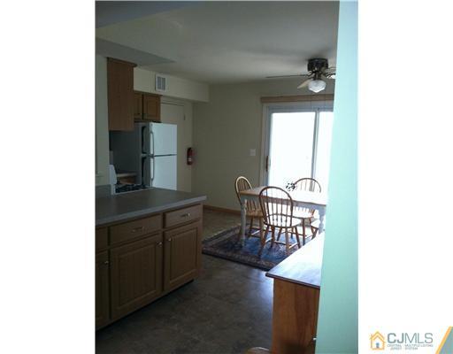 199 Evergreen Road, Unit 13B Edison, NJ 08837 - Photo 7 of 16 a view of a hallway with seating area