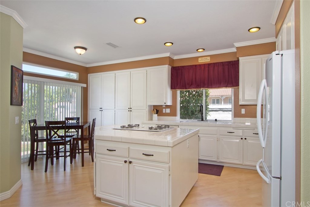 32184 Corte Daroca Temecula, CA 92592 - Photo 9 of 32