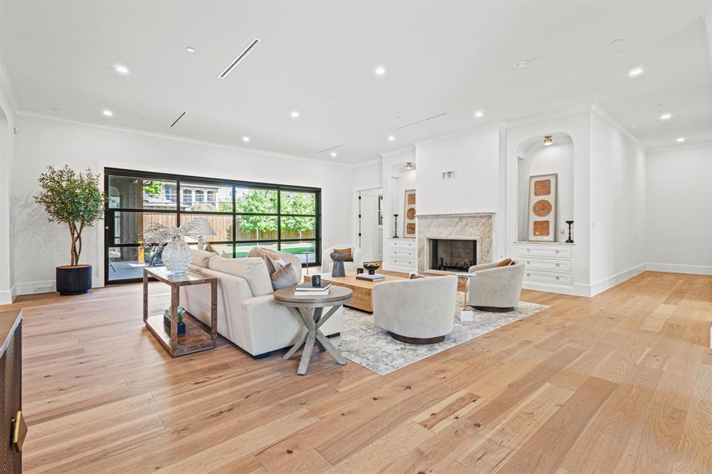 5925 Williamstown Road Dallas, TX 75230 - Photo 12 of 39 Living room with indoor/outdoor living accessibility.