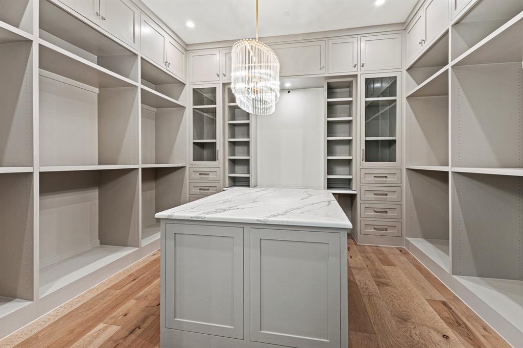 5925 Williamstown Road Dallas, TX 75230 - Photo 27 of 39 Master closet