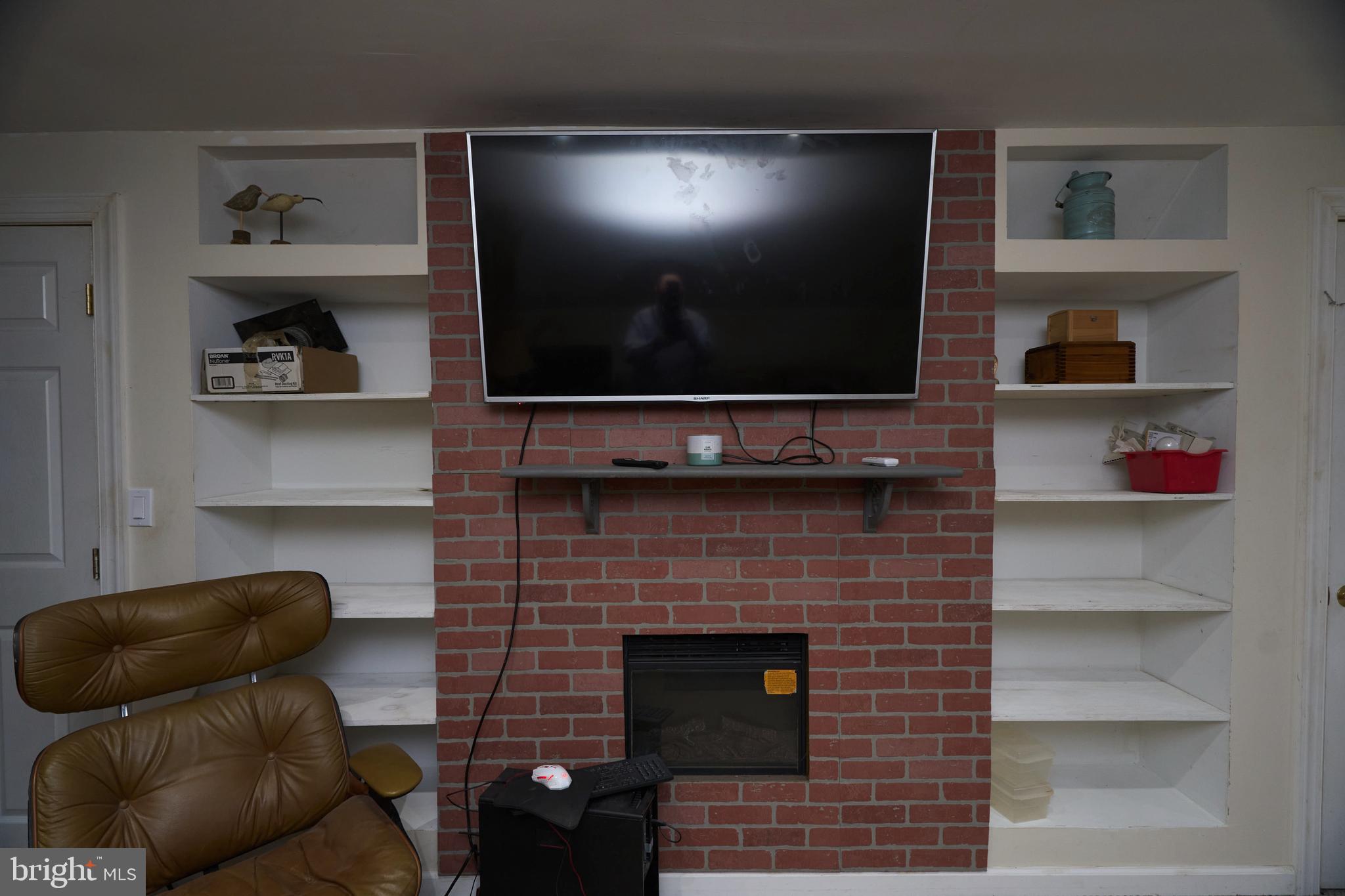 2113 Pennsylvania Avenue Croydon, PA 19021 - Photo 22 of 36 a living room with furniture and a flat screen tv