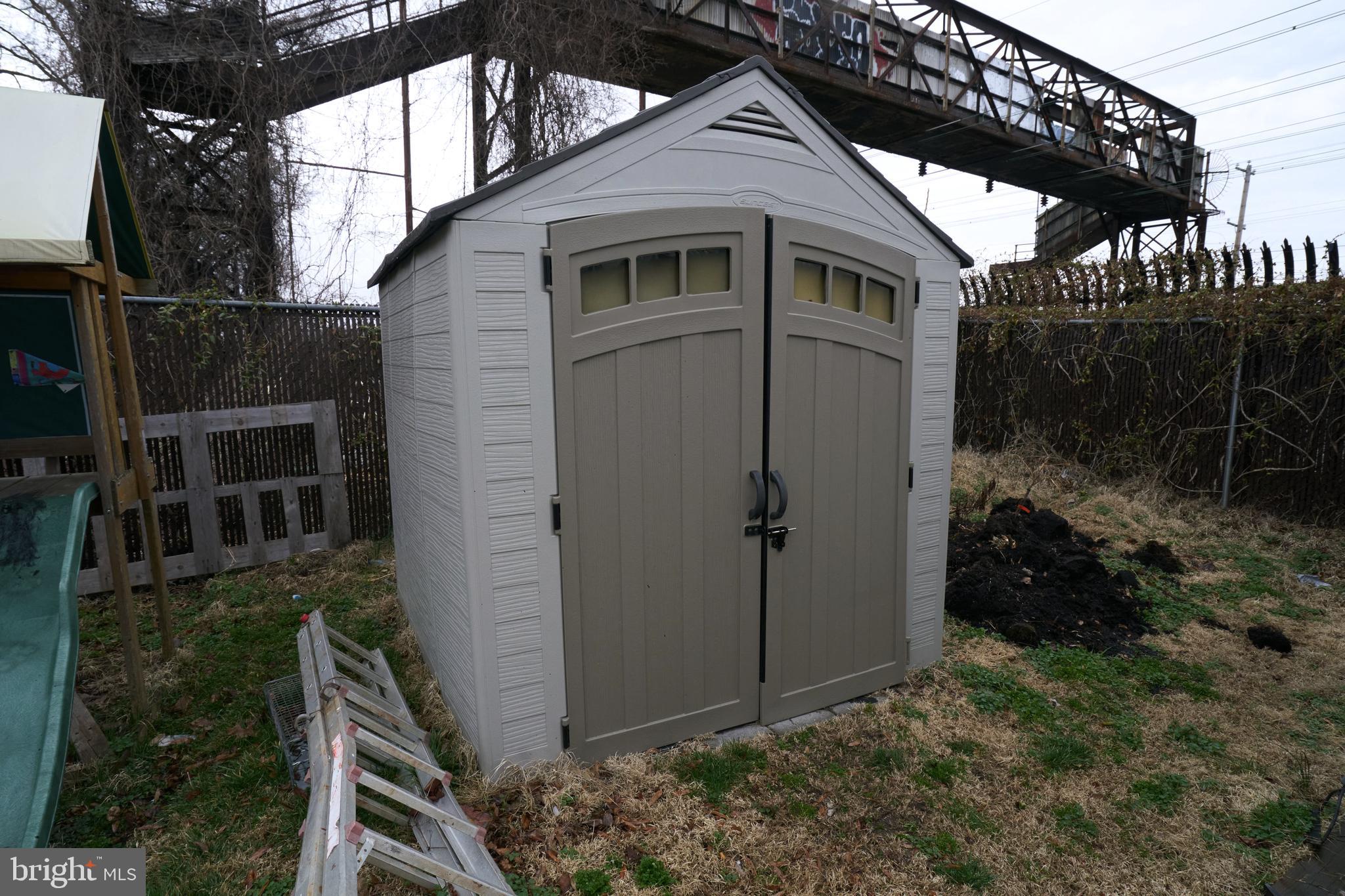 2113 Pennsylvania Avenue Croydon, PA 19021 - Photo 30 of 36 a backyard of a house