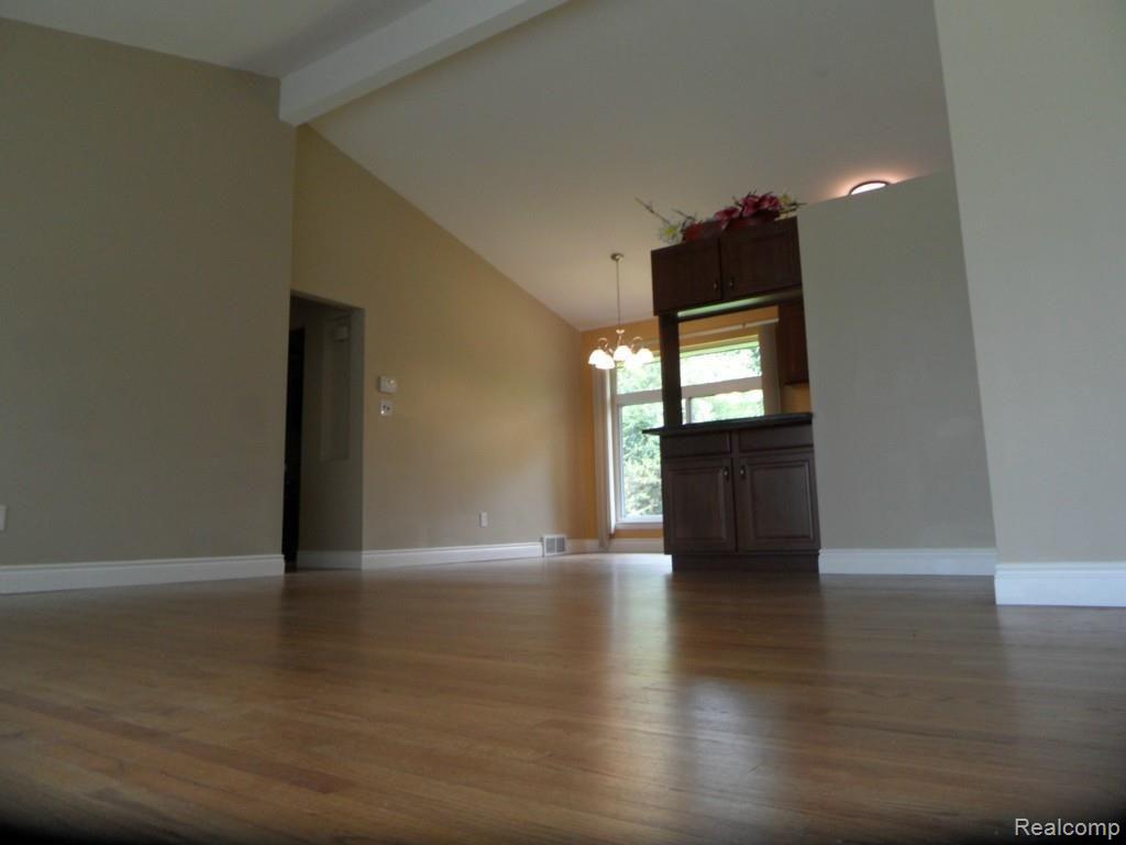 1825 East Maple Road Birmingham, MI 48009 - Photo 5 of 17 SAM_4714.jpg