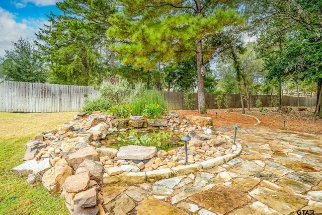 a view of yard with trees